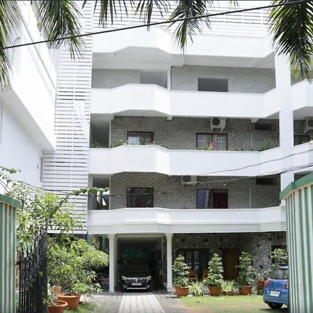 Heaven Gardens Hotel Kochi Bagian luar foto