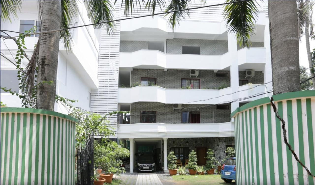Heaven Gardens Hotel Kochi Bagian luar foto