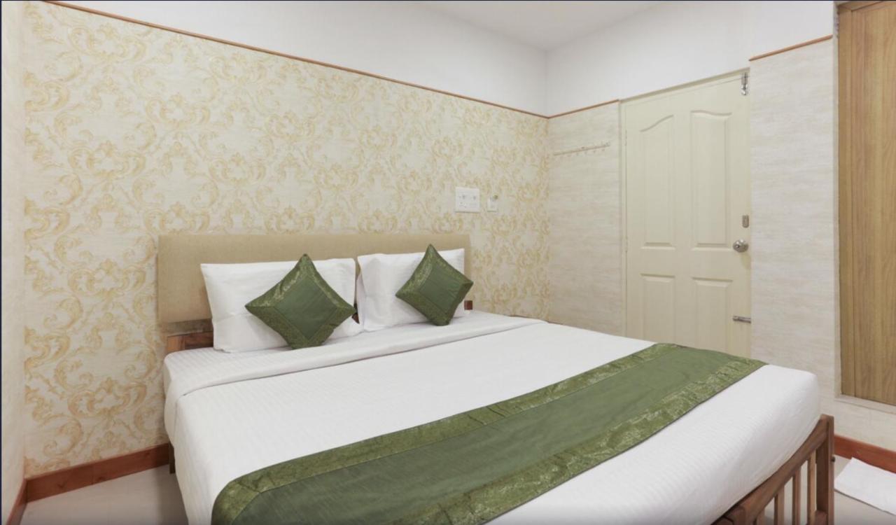 Heaven Gardens Hotel Kochi Bagian luar foto