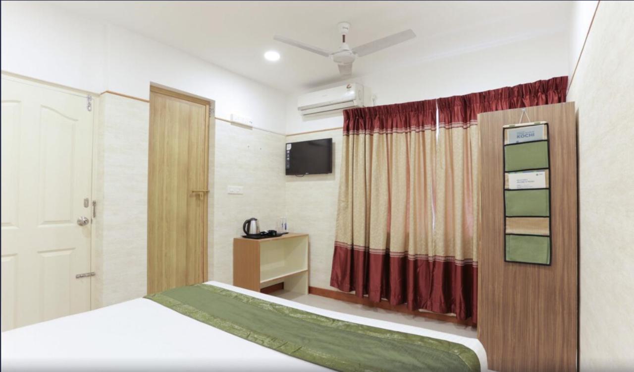 Heaven Gardens Hotel Kochi Bagian luar foto